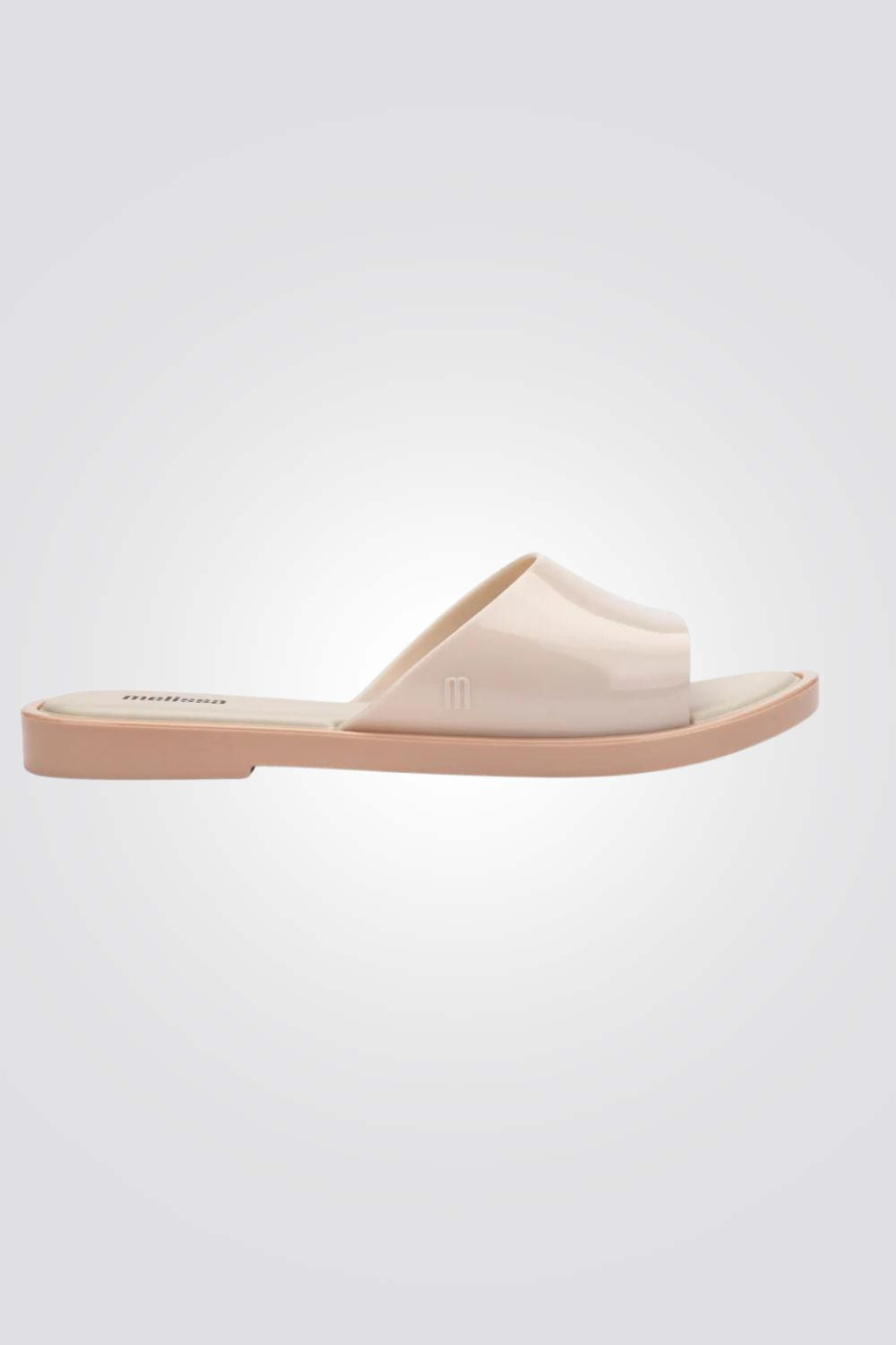 כפכפים מבית המותג MELLISA בעלות מדרס פנימי רך במיוחד שעוטף את הרגל בנוחות בלתי מתפשרת. סולייה חיצונית עמידה שמספקת אחיזה מלאה בקרקע.