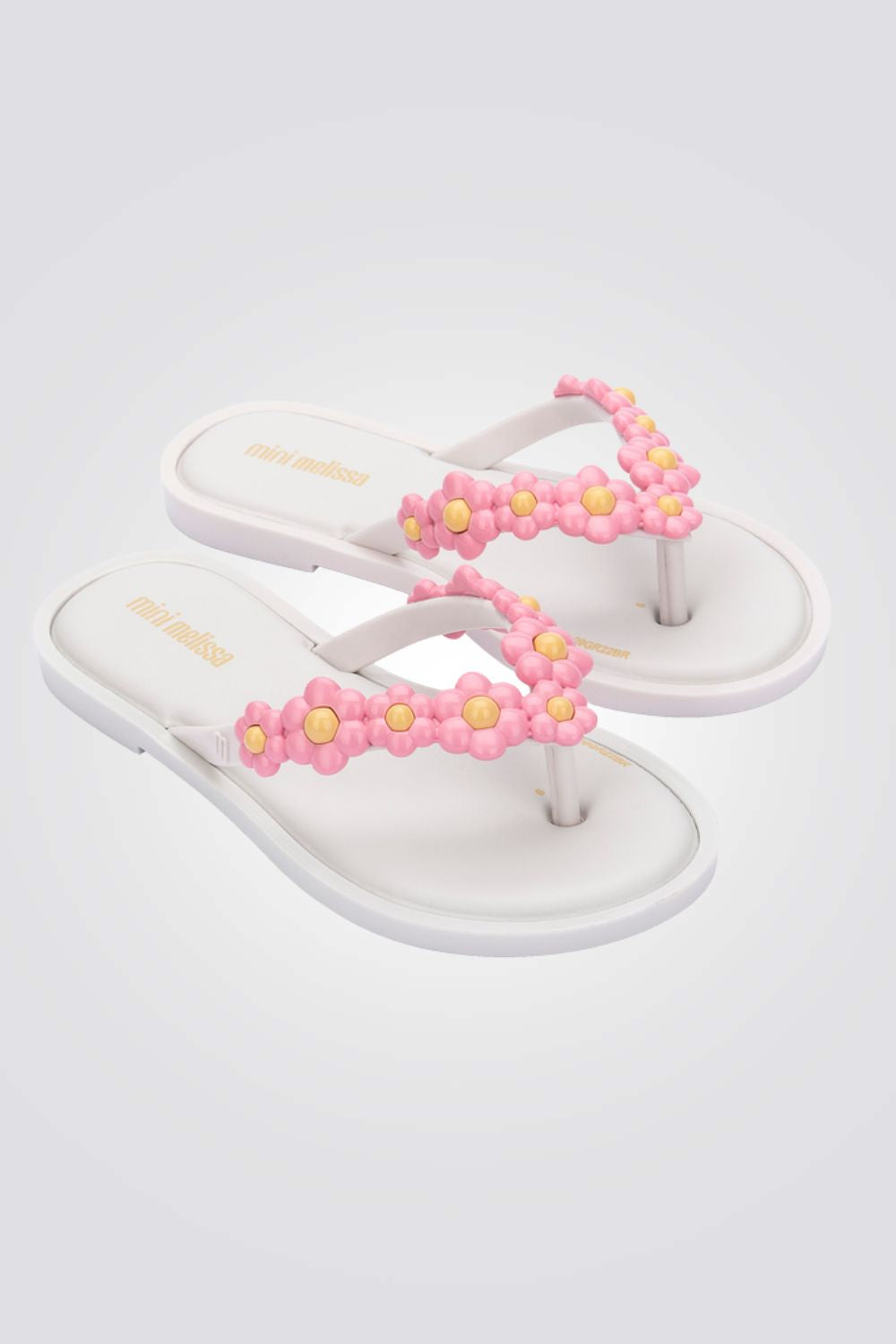 כפכפים מבית המותג MELLISA בעלות מדרס פנימי רך במיוחד שעוטף את הרגל בנוחות בלתי מתפשרת. סולייה חיצונית עמידה שמספקת אחיזה מלאה בקרקע