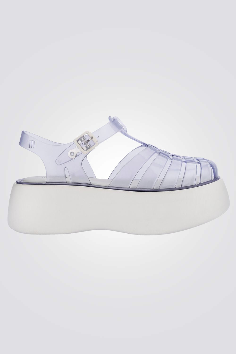 סנדלים מבית המותג MELLISA בעלות מדרס פנימי רך במיוחד שעוטף את הרגל בנוחות בלתי מתפשרת. סולייה חיצונית עמידה שמספקת אחיזה מלאה בקרקע. רצועה אחורית וקדמית בסגירת אבזם להתאמה מושלמת.