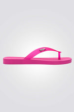 כפכפים מבית המותג MELLISA בעלות מדרס פנימי רך במיוחד שעוטף את הרגל בנוחות בלתי מתפשרת. סולייה חיצונית עמידה שמספקת אחיזה מלאה בקרקע.