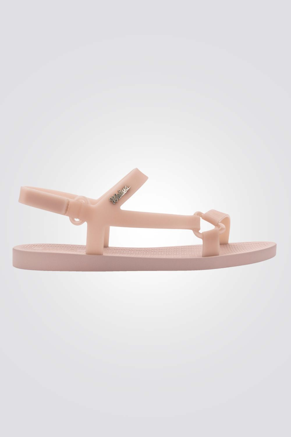 סנדלים מבית המותג MELLISA בעלות מדרס פנימי רך במיוחד שעוטף את הרגל בנוחות בלתי מתפשרת. סולייה חיצונית עמידה שמספקת אחיזה מלאה בקרקע. רצועה אחורית בסגירת אבזם להתאמה מושלמת.