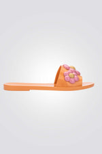 כפכפים מבית המותג MELLISA בעלות מדרס פנימי רך במיוחד שעוטף את הרגל בנוחות בלתי מתפשרת. סולייה חיצונית עמידה שמספקת אחיזה מלאה בקרקע.