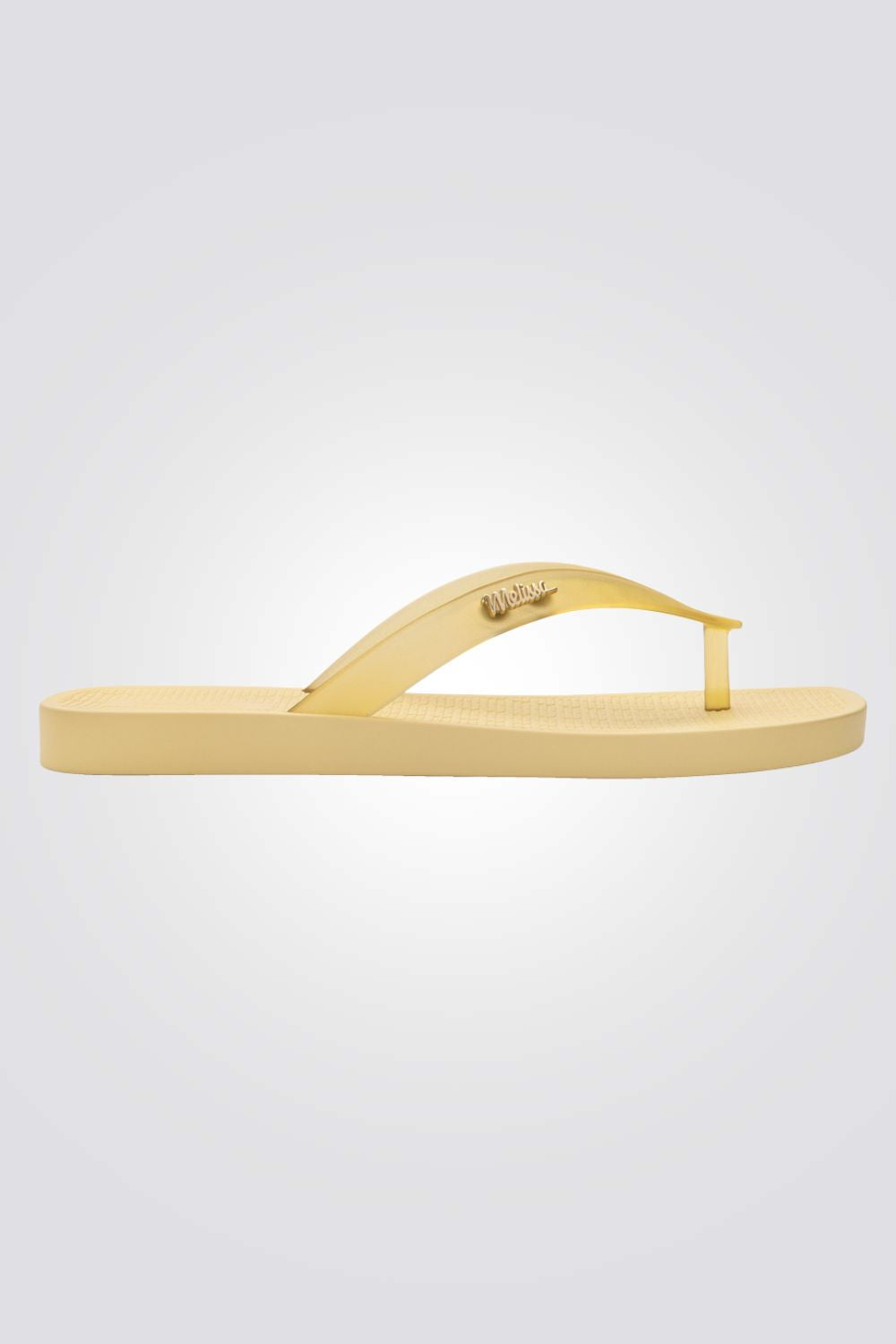 כפכפים מבית המותג MELLISA בעלות מדרס פנימי רך במיוחד שעוטף את הרגל בנוחות בלתי מתפשרת. סולייה חיצונית עמידה שמספקת אחיזה מלאה בקרקע