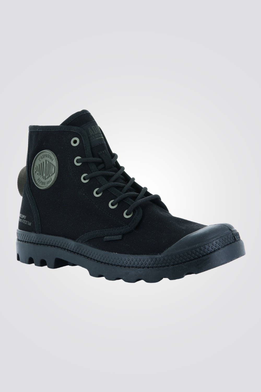 מגפיים מבית המותג PALADIUM בעלות מדרס מיוחד , שהופך את ההליכה לנוחה במיוחד לאורך כל היום, קלות משקל ונוחות במיוחד. היחידות שיכולות להתמודד עם אתגרי היומיום