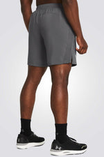 מכנסיים מבית המותג UNDER ARMOUR , עשויות מבד מנדף זיעה ששומר עלייך מאורר לאורך האימון. כיסים קדמיים &nbsp;לשמירה על החפצים שלך באופן הבטוח ביותר. מותן אלסטית עם שרוך להתאמה מושלמת.