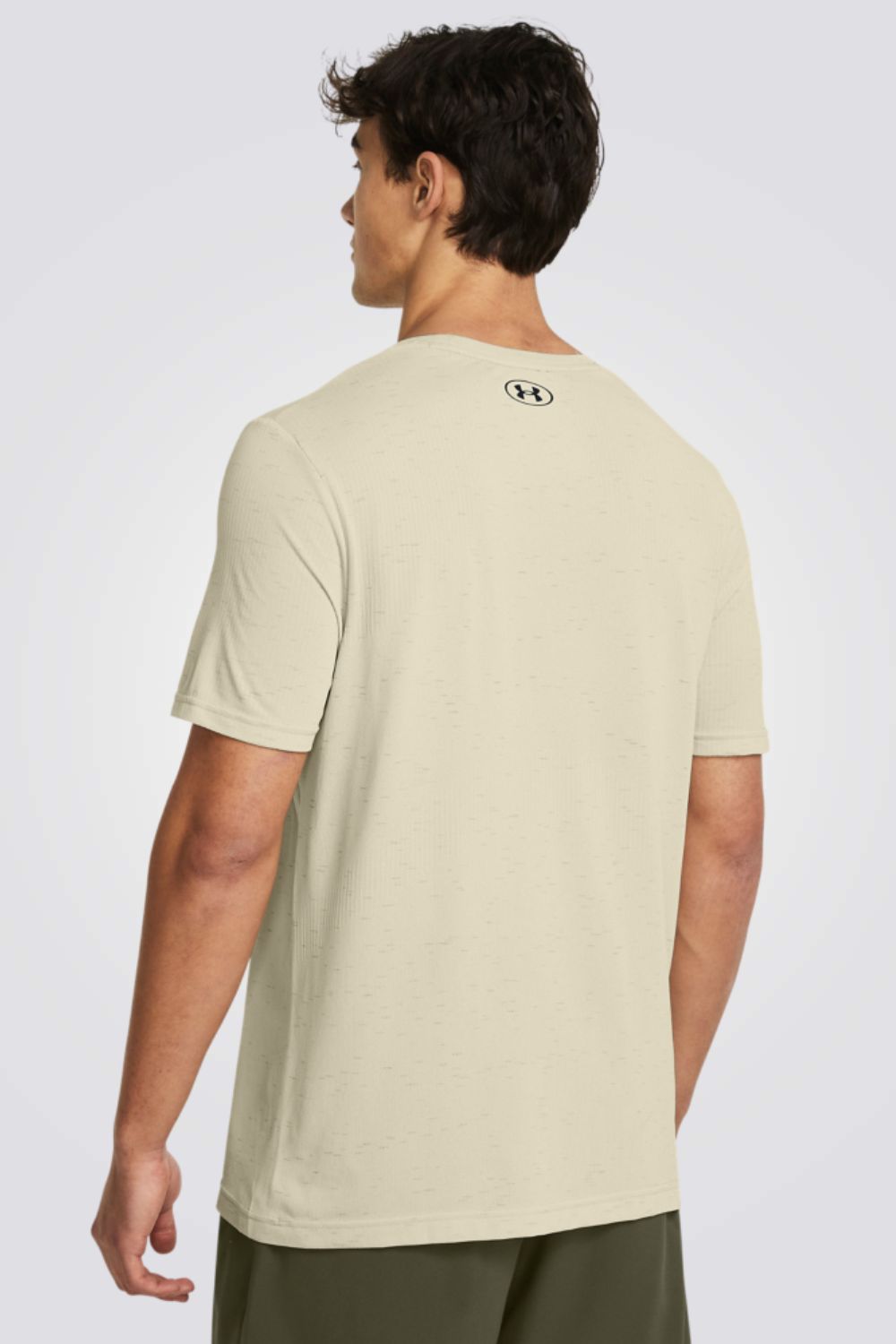 חולצה מבית המותג UNDER ARMOUR , עשויה מבד נוח ושומרת על הגוף שלך מאורר לאורך כל האימון.