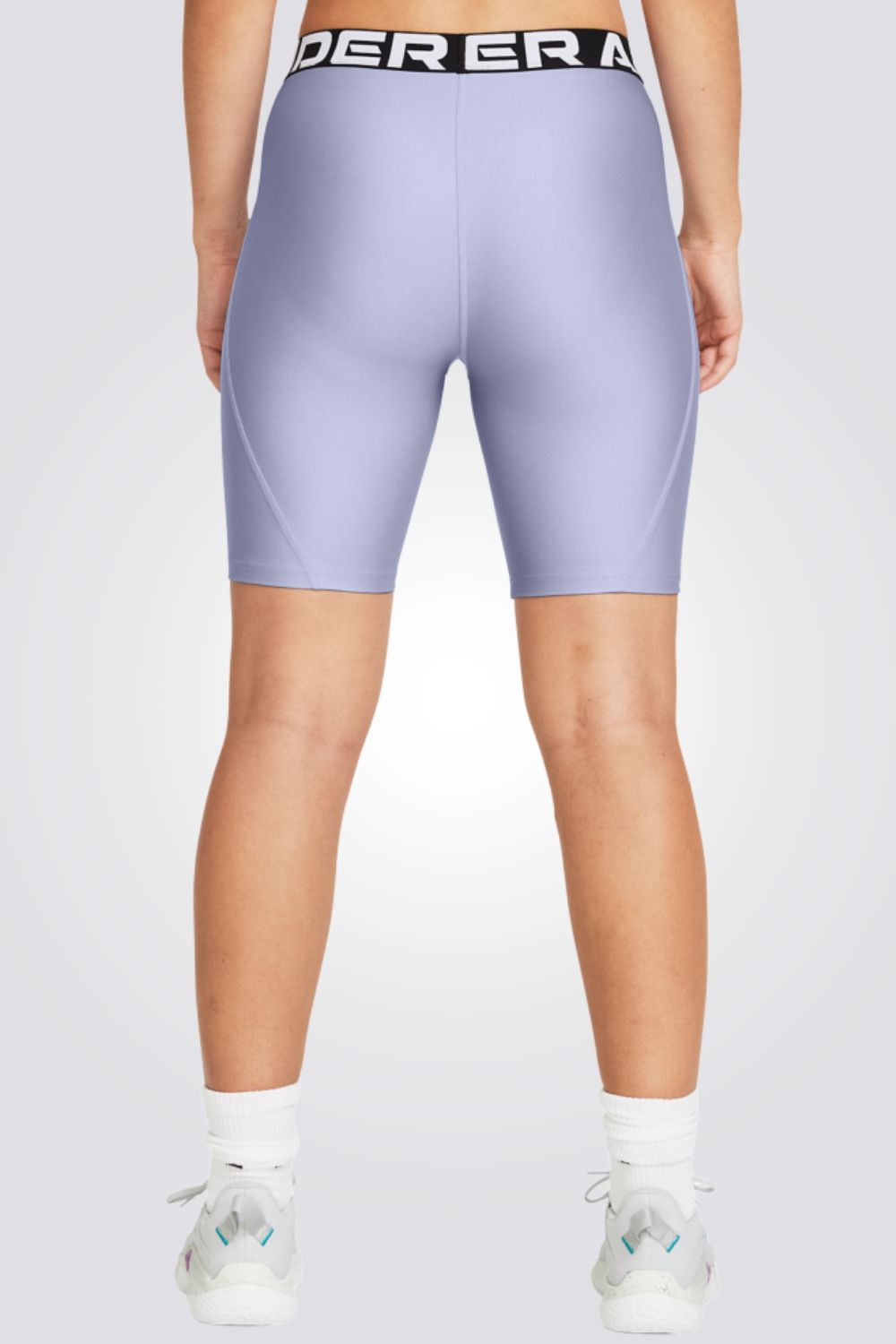 טייץ מבית המותג UNDER ARMOUR,עשוי מבד מנדף זיעה ששומר על הגוף שלך מאורר לאורך האימון. מותן אלסטית להתאמה מושלמת.