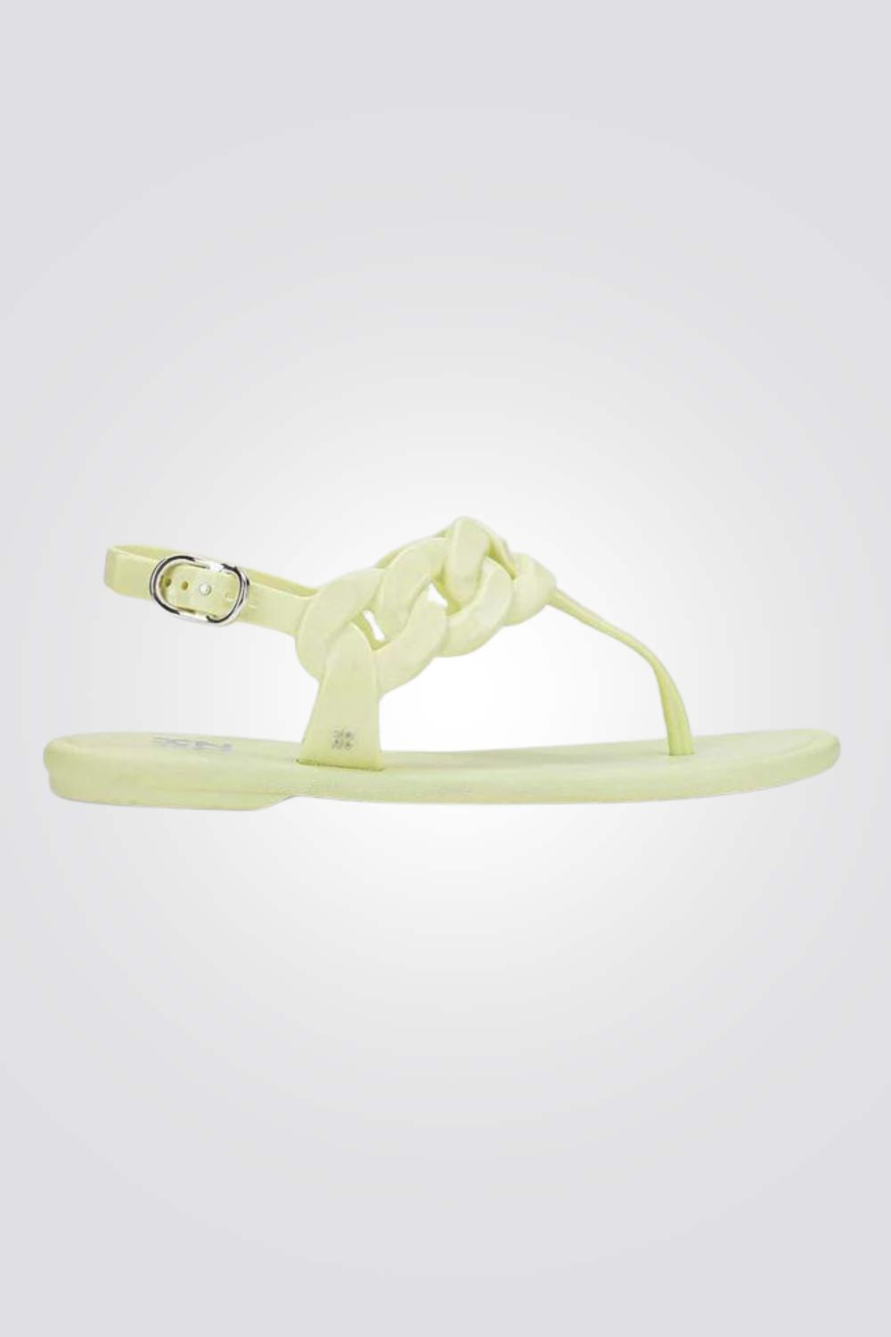 סנדלים מבית המותג ZAXY , בעלות רצועה אחורית בסגירת אבזם להתאמה מושלמת&nbsp;