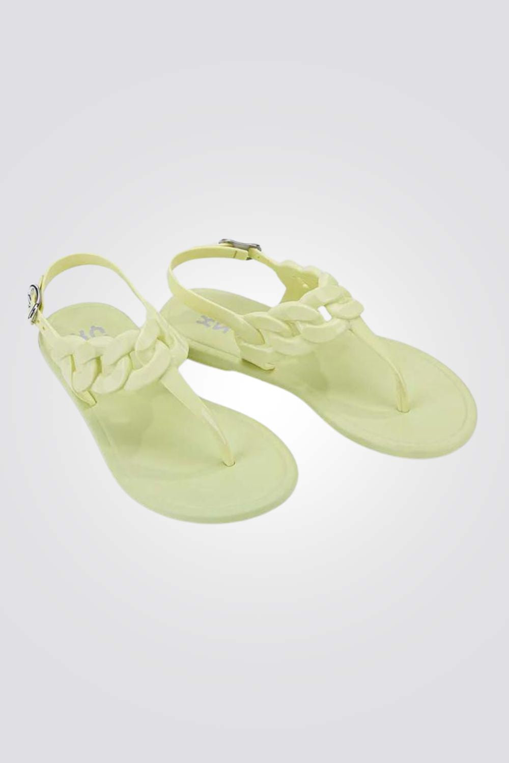 סנדלים מבית המותג ZAXY , בעלות רצועה אחורית בסגירת אבזם להתאמה מושלמת&nbsp;