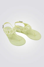 סנדלים מבית המותג ZAXY , בעלות רצועה אחורית בסגירת אבזם להתאמה מושלמת&nbsp;