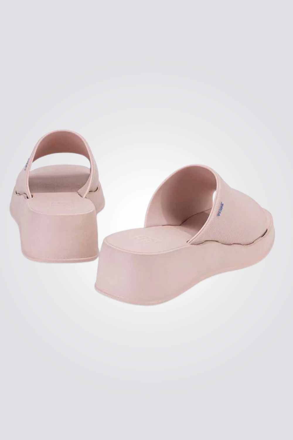 כפכפים ;מבית המותג ZAXY, בעלות סולייה איכותית שמספקת אחיזה מלאה לקרקע.