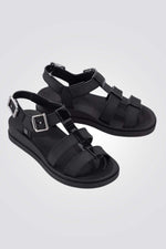 סנדלים מבית המותג ZAXY , בעלות רצועה קדמית ואחורית בסגירת אבזם להתאמה מושלמת 