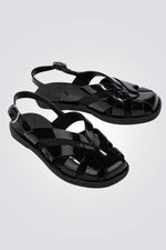 סנדלים מבית המותג ZAXY , בעלות רצועה קדמית ואחורית בסגירת אבזם להתאמה מושלמת 