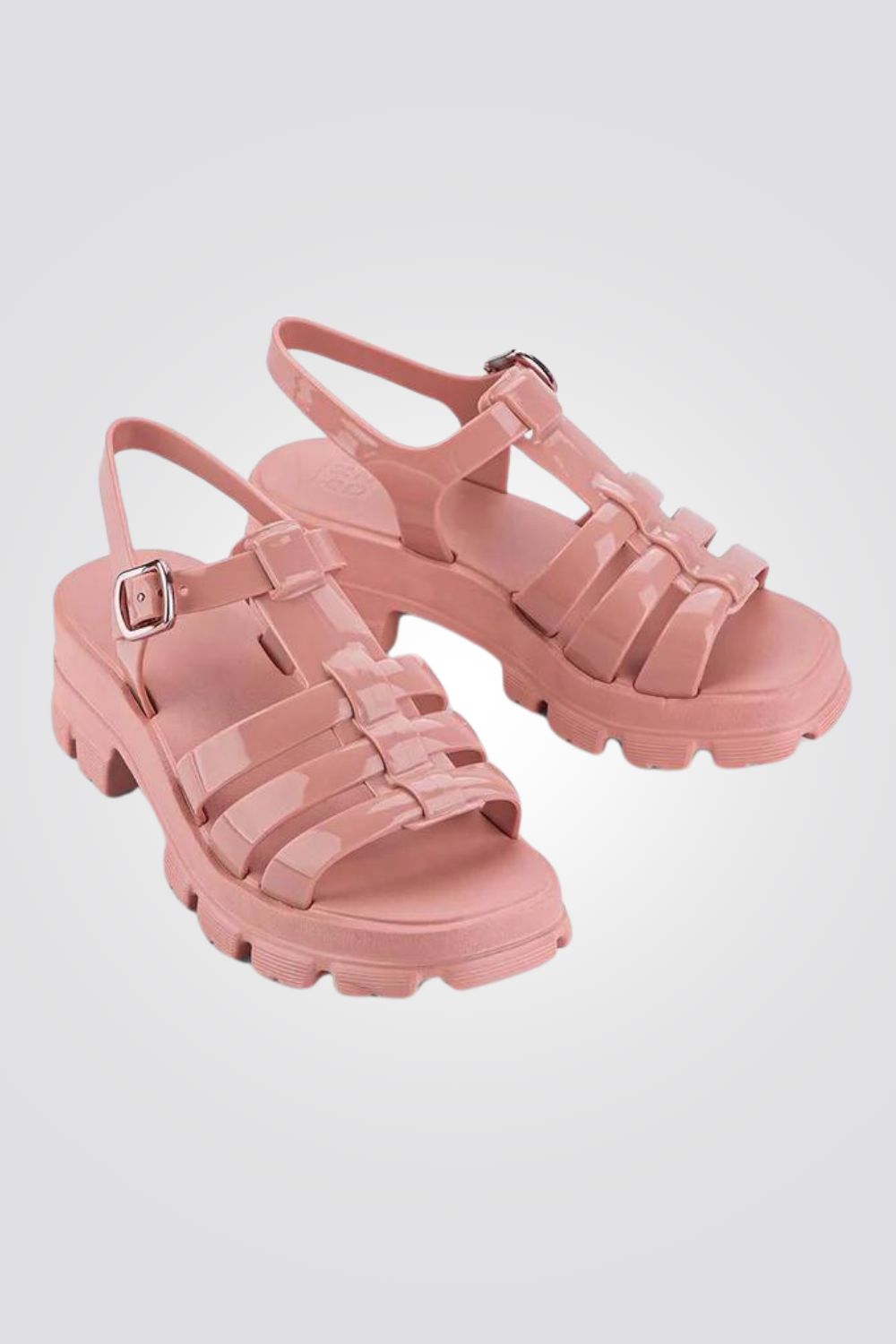 סנדלים מבית המותג ZAXY , בעלות רצועה קדמית בסגירת אבזם להתאמה מושלמת 