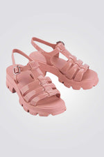 סנדלים מבית המותג ZAXY , בעלות רצועה קדמית בסגירת אבזם להתאמה מושלמת 