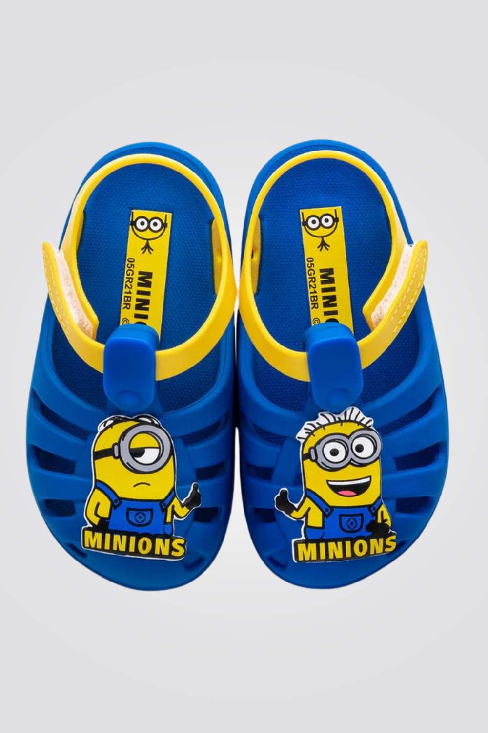 סנדלים מבית המותג ZAXY, בעלות רצועה קדמית בסגירת סקוטש להתאמה מושלמת.