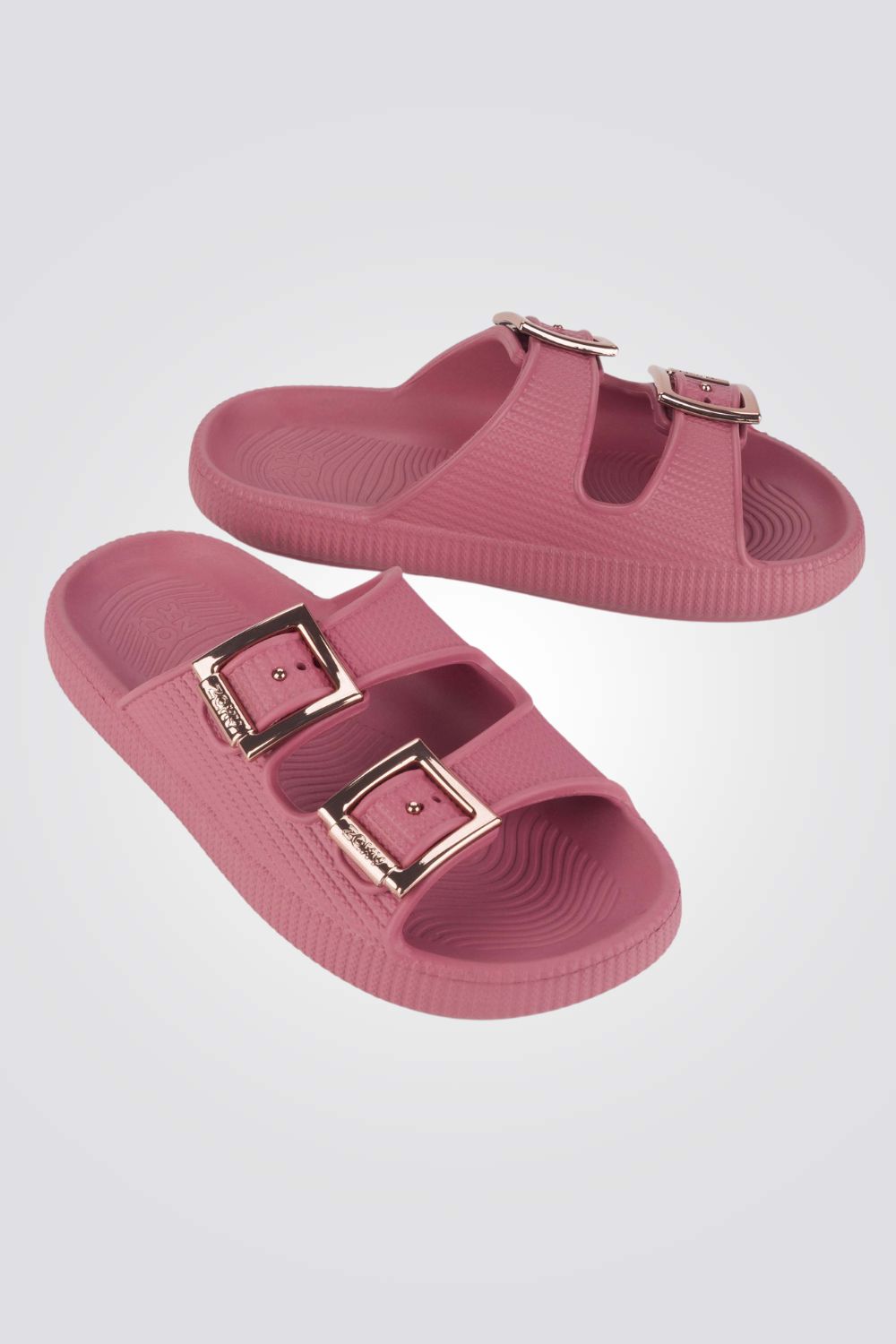 כפכפים  מבית המותג ZAXY, בעלות סולייה איכותית שמספקת אחיזה מלאה לקרקע. 