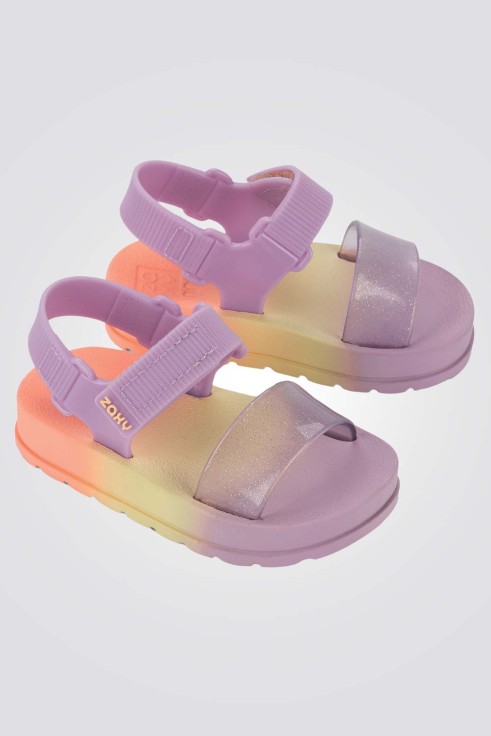 סנדלים מבית המותג ZAXY , בעלות רצועה אחורית בסגירת אבזם להתאמה מושלמת ורצועה קדמית בסגירת סקוטש