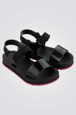 סנדלים מבית המותג ZAXY , בעלות רצועה אחורית בסגירת אבזם להתאמה מושלמת ורצועה קדמית בסגירת סקוטש