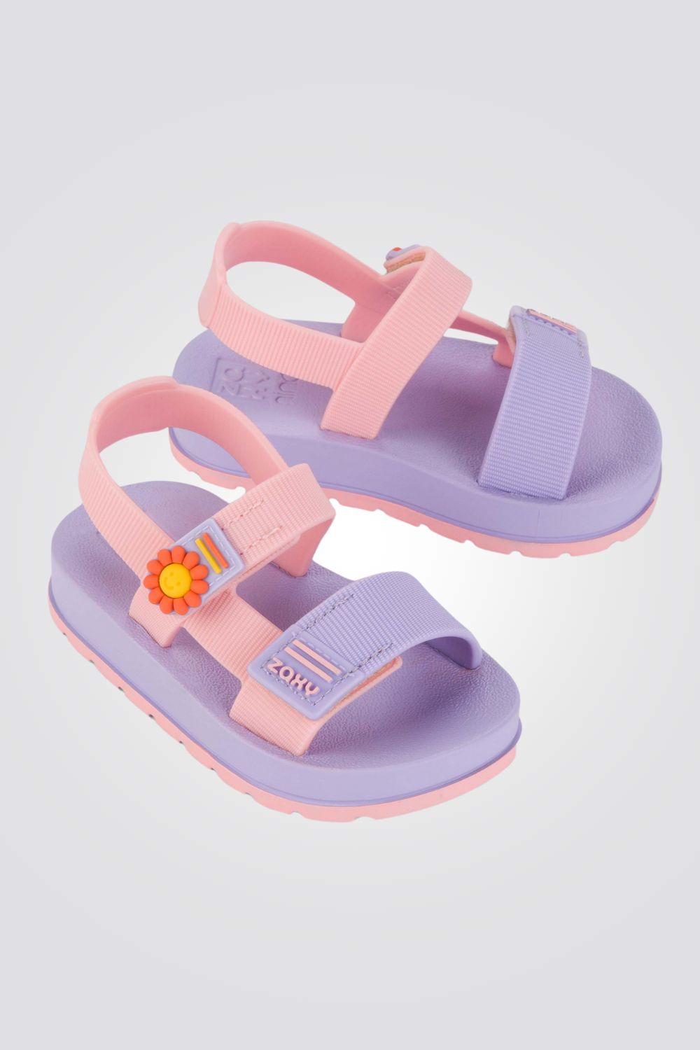 סנדלים מבית המותג ZAXY , בעלות רצועה קדמית בסגירת סקוטש להתאמה מושלמת ורצועה קדמית בסגירת סקוטש