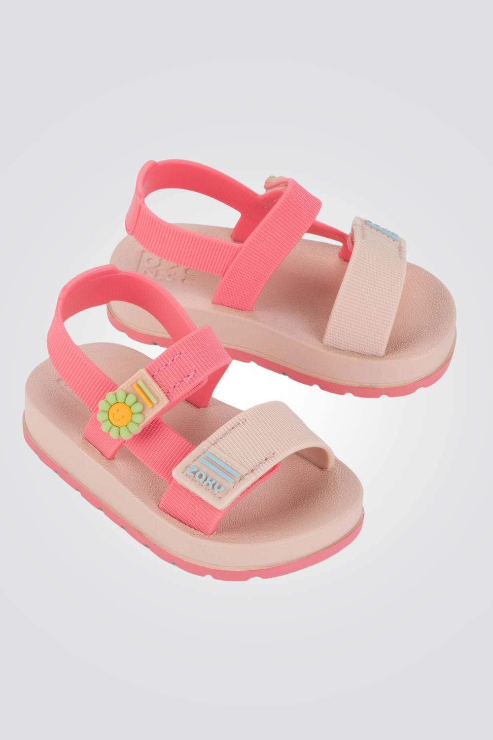 סנדלים מבית המותג ZAXY , בעלות רצועה בסגירת אבזם להתאמה מושלמת ורצועה קדמית בסגירת סקוטש