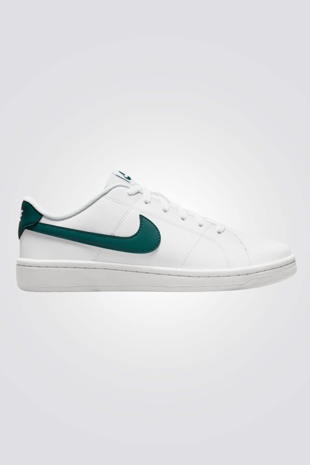 נעליים מבית המותג NIKE, בעלות מדרס פנימי רך שעוטף את הרגל ומספק נוחות מירבית. סולייה חיצונית שמספקת אחיזה מלאה לאורך כל היום.