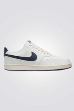 נעליים מבית המותג NIKE, בעלות מדרס פנימי רך שעוטף את הרגל ומספק נוחות מירבית. סולייה חיצונית שמספקת אחיזה מלאה לאורך כל היום.