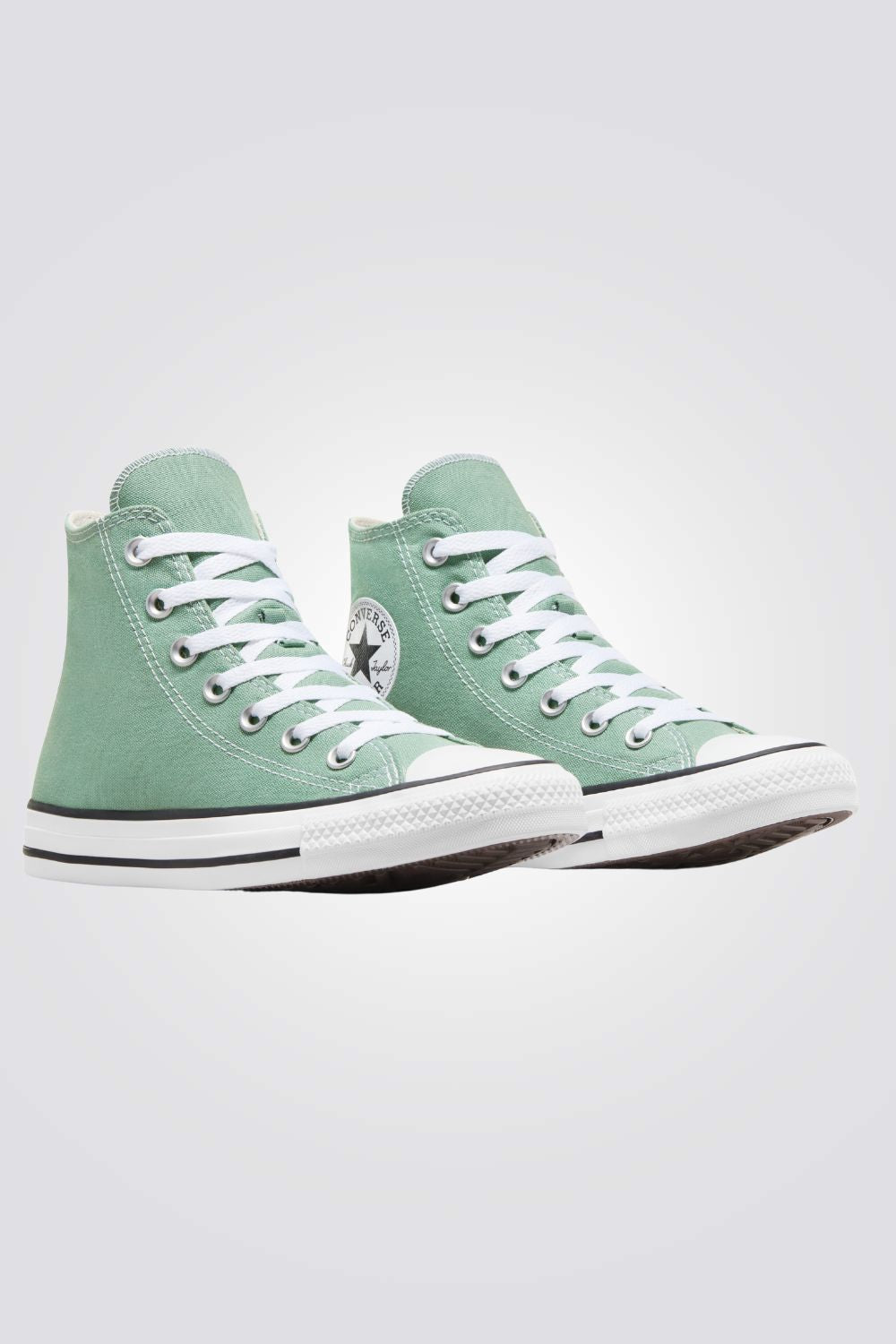 סניקרס מבית המותג CONVERSE , בעלות סולייה חיצונית מגומי ומדרס פנימי שמספק תמיכה מקסימלית לשמירה על נוחות מירבית לאורך כל היום