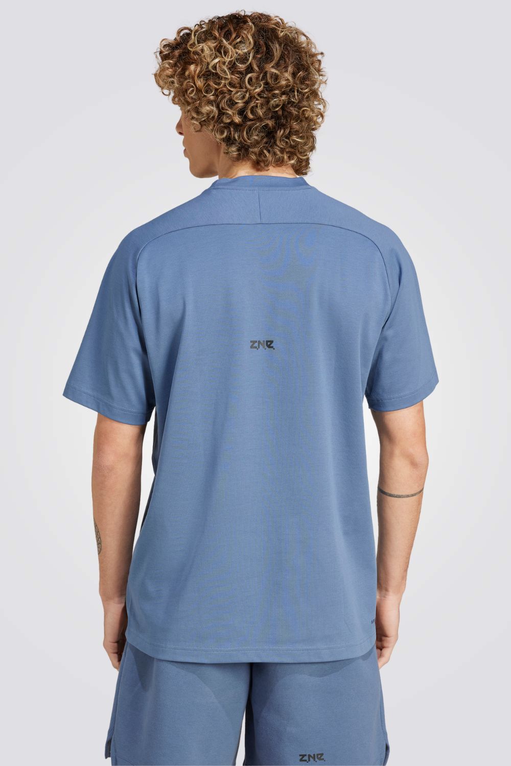 טישירט לגברים Z.N.E. בצבע כחול