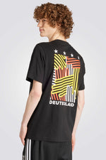 חולצה מבית המותג ADIDAS משלבת, נוחות בלתי מתפשרת ואופנתיות יומיומית ומתאימה לכל לבוש שתבחר .