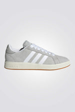 נעליים מבית המותג ADIDAS , בעלות מדרס פנימי שמעניק נוחות מירבית ועוטף את הרגל מבפנים לאורך כל היום. סולייה חיצונית מגומי שמספקת אחיזה מלאה בקרקע