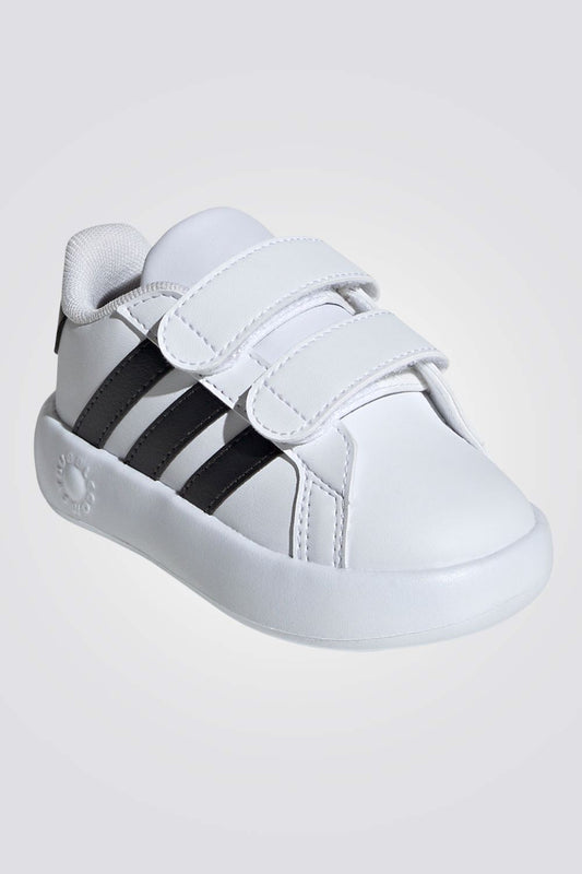 נעליים מבית המותג ADIDAS , בעלות מדרס פנימי שמעניק נוחות מירבית ועוטף את הרגל מבפנים לאורך כל היום. סולייה חיצונית  שמספקת אחיזה מלאה בקרקע. רצועות קדמיות בסגירת סקוטש להתאמה מושלמת.