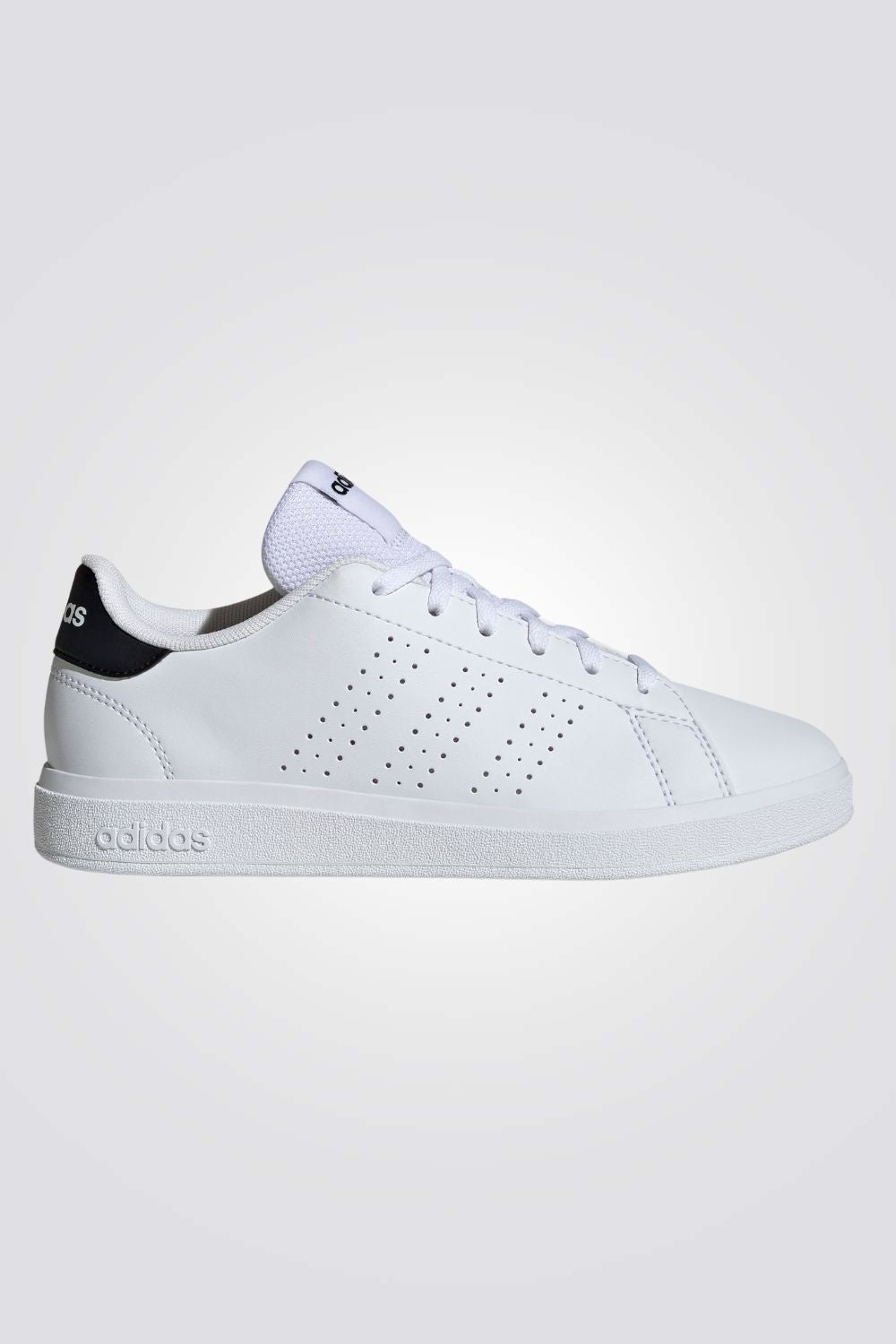 נעליים מבית המותג ADIDAS , בעלות מדרס פנימי שמעניק נוחות מירבית ועוטף את הרגל מבפנים  לאורך כל היום. סולייה חיצונית מגומי   שמספקת אחיזה מלאה בקרקע. 