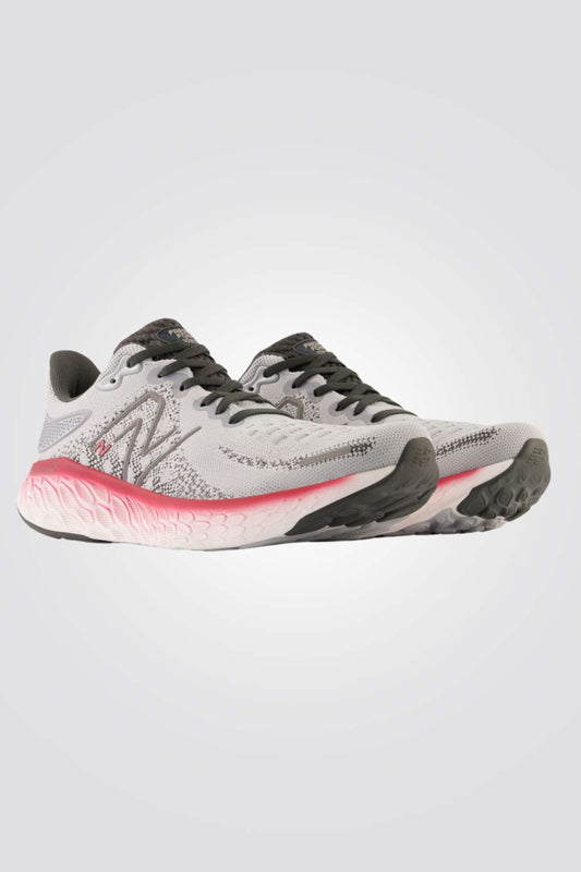 נעליים מבית המותג NEW BALANCE, בעלת מדרס נוח במיוחד שמספק מעטפת של רכות לאורך כל היום בעיקר באיזורים הקריטים. סולייה חיצונית עם חריצים שמספקים איורור ומעניקים תחושה רכה מתחת לרגל לאורך כל היום.