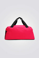 תיק מבית המותג PUMA, בעל רוכסן דו כיווני בתא הראשי שמספק גישה נוחה לפריטים שלך. כיסים קדמיים וצדדים בסגירת רוכסן לשמירה על החפצים שלך בדרך הבטוחה ביותר. רצועת כתף מתכוננת לנשיאה נוחה והתאמה מושלמת