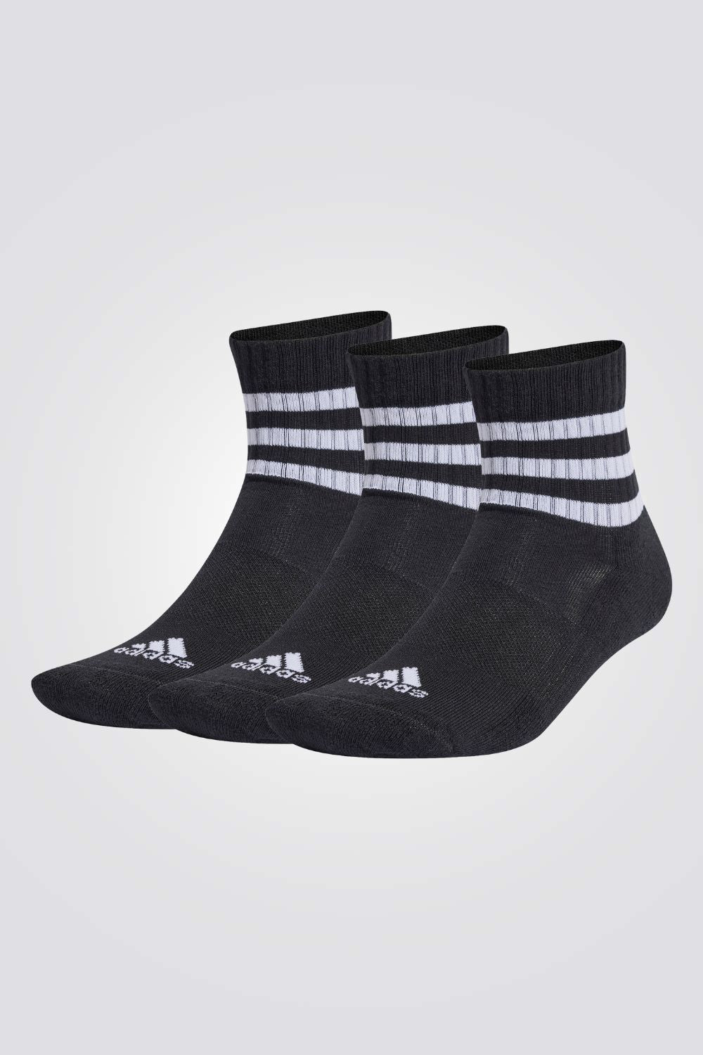 גרביים מבית המותג ADIDAS, עשויות בד רך ונוח . בעלות תמיכה בקשת שמספקות אחיזה מלאה ברגל בצורה מלאה.