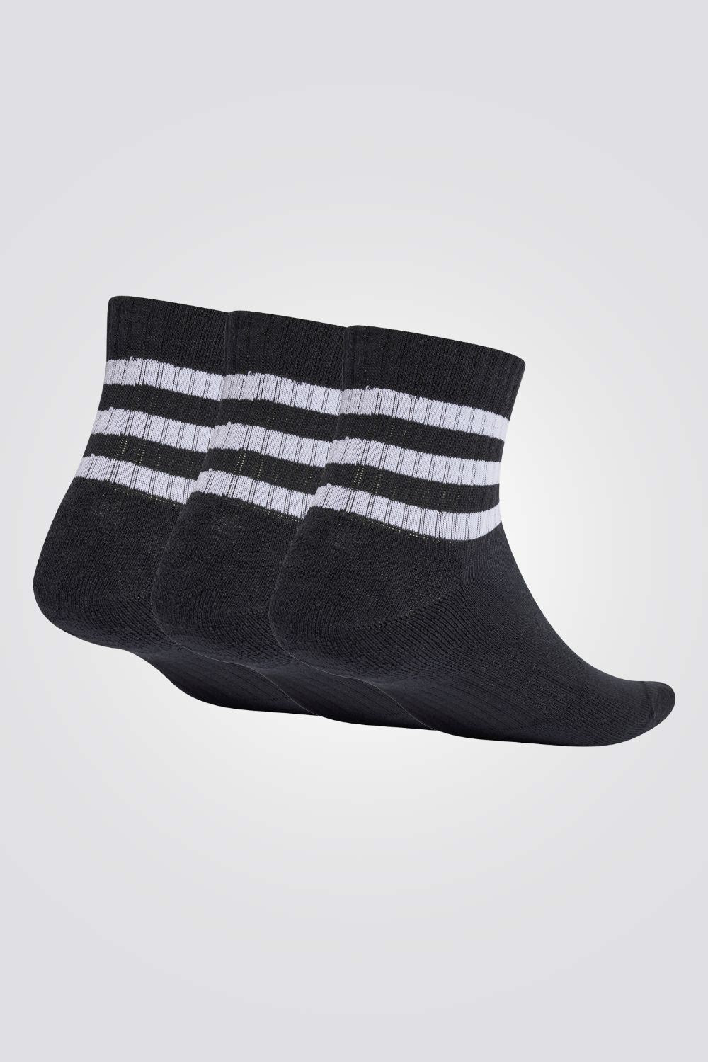 גרביים מבית המותג ADIDAS, עשויות בד רך ונוח . בעלות תמיכה בקשת שמספקות אחיזה מלאה ברגל בצורה מלאה.