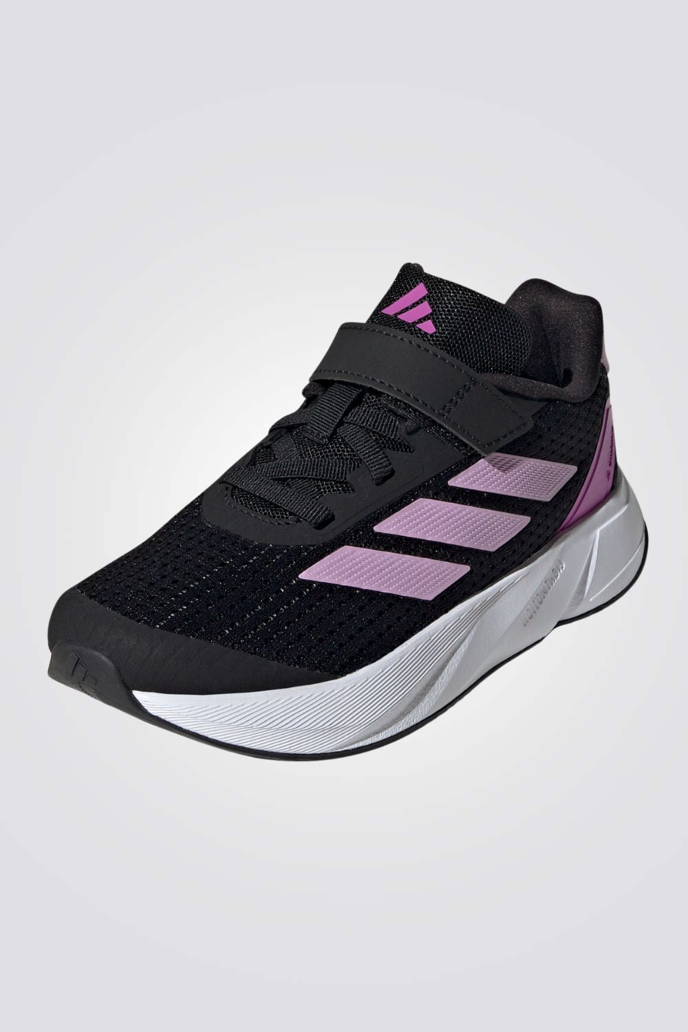 נעליים מבית המותג ADIDAS, בעלות ריפוד פנימי רך במיוחד שמספק תמיכה מלאה ברגל. סולייה חיצונית מגומי שמספקת אחיזה מלאה בקרקע . רצועות סקוטש להתאמה מושלמת.