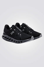 נעליים מבית המותג On Cloud עשויה מחומר סינתטי גמיש וקל משקל שמספק תמיכה מלאה לרגל. סולייה מיוחדת שמפחיתה מאמץ על הברכיים , השרירים והפרקים.