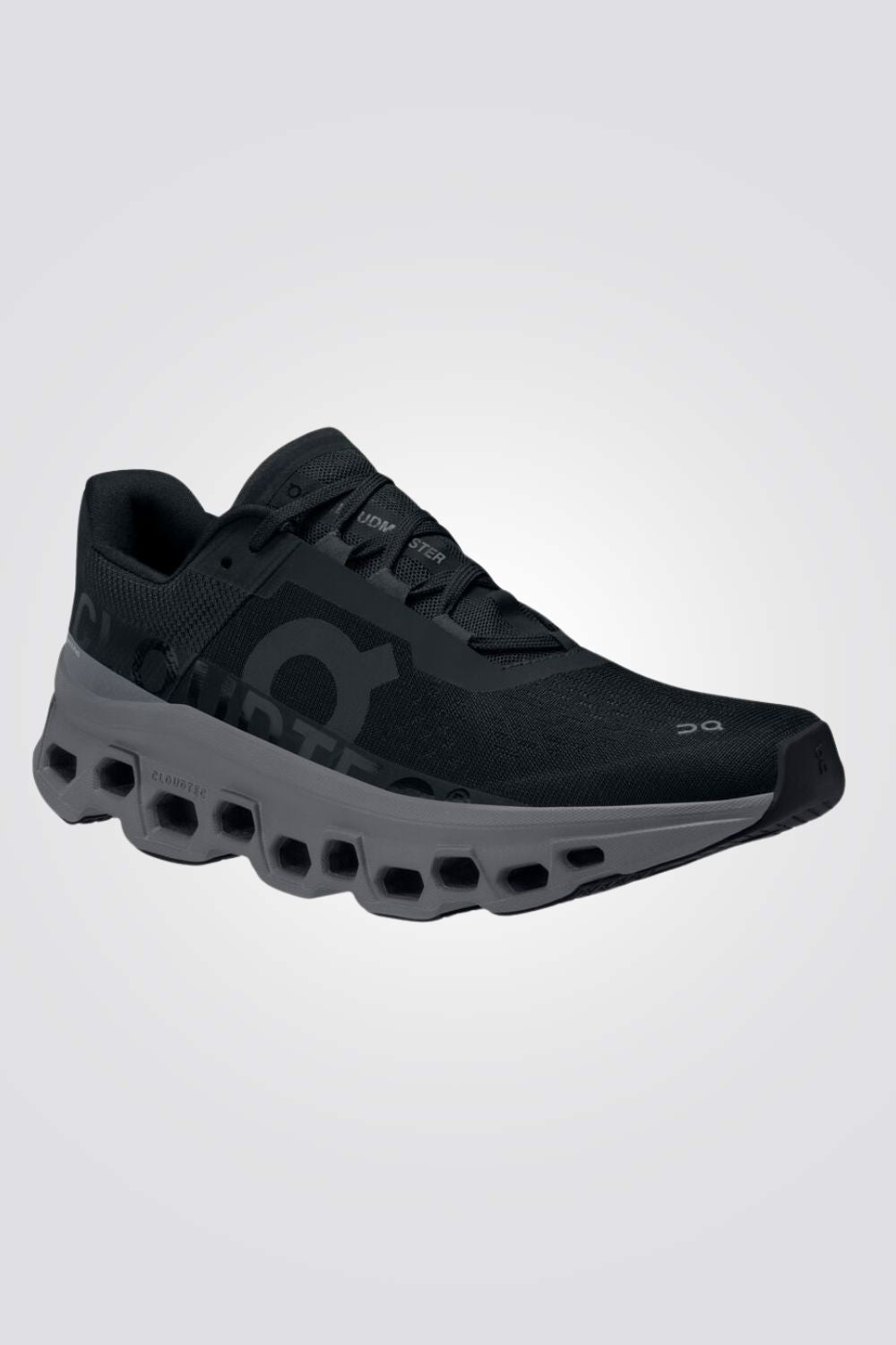נעליים מבית המותג On Cloud בעלות טכנולוגית Cloud Tec שמייצרת סוליה המפחיתה את העומס על השרירים ועוטפת את הרגל ברכות בלתי מתפשרת.