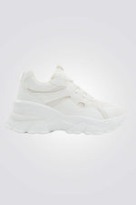 נעלי סניקרס לנשים מבית המותג CALL IT SPRING, בצבע לבן עם סוליות מוגבהות , אופנתיות ונוחות , עם סגירת שרוכים.