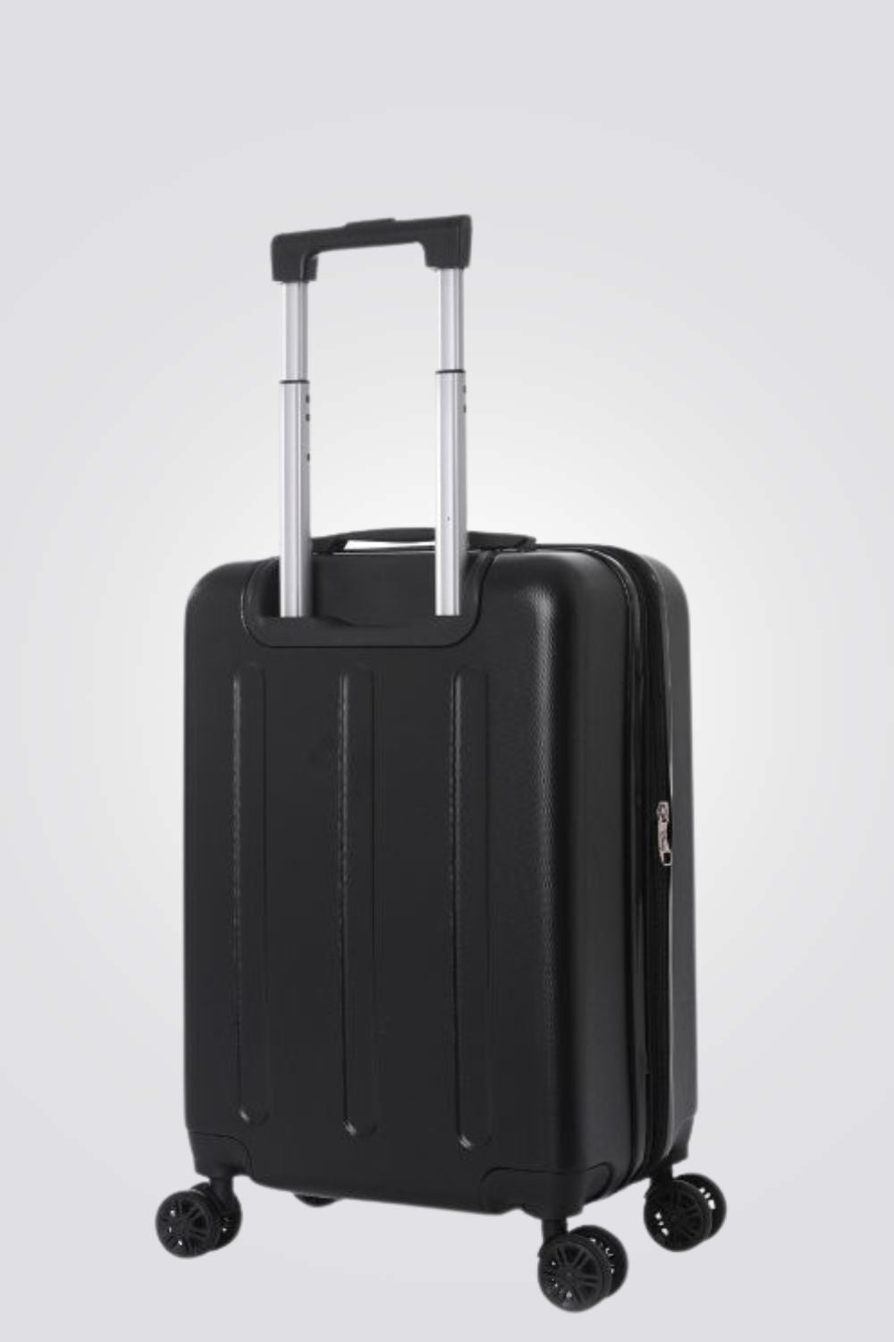 מזוודה מבית המותג DISNEY, עשויה חומר ABS חזק ועמיד.  4 גלגלים כפולים לנסיעה, יציבות וחוזק מירבי , רוכסן הרחבה שמאפשר תוספת קיבלות של כ- 20% נוספים. מנעול קומבינציה מובנה לשמירה מלאה של החפצים שלך. ידית בעלת מנגנון טלסקופי 3 מצבים לנשיאה נוחה יותר. תא אירגון פנימי לחלוקה נוחה יותר ואיחסון קל. רצועות פנימיות להידוק התחולה לאורך כל הדרך. 