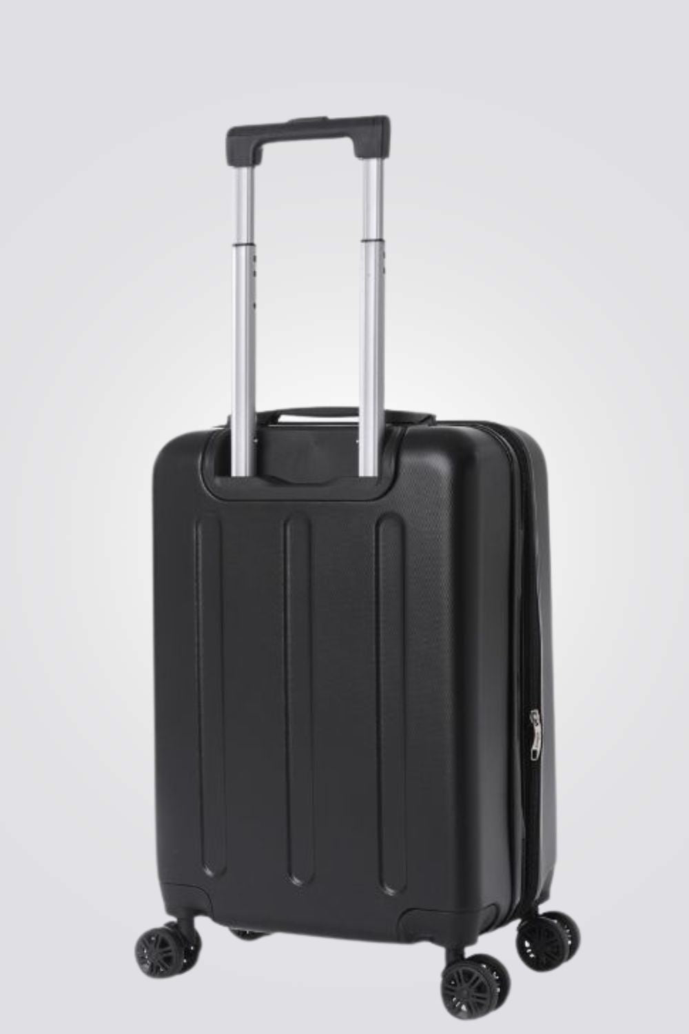 מזוודה מבית המותג DISNEY, עשויה חומר ABS חזק ועמיד.  4 גלגלים כפולים לנסיעה, יציבות וחוזק מירבי , רוכסן הרחבה שמאפשר תוספת קיבלות של כ- 20% נוספים. מנעול קומבינציה מובנה לשמירה מלאה של החפצים שלך. ידית בעלת מנגנון טלסקופי 3 מצבים לנשיאה נוחה יותר. תא אירגון פנימי לחלוקה נוחה יותר ואיחסון קל. רצועות פנימיות להידוק התחולה לאורך כל הדרך. 