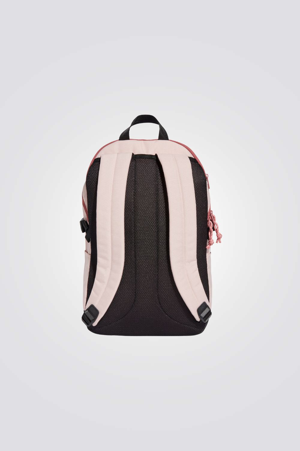 תיק מבית המותג ADIDAS, בעל כיסים מרובים לשמירה על החפצים שלך. תא איחסון לאיחסון המחשב הנייד שלך מלווה בריפוד ששומר עליו לא משנה לאן תלך. בסיס מצופה שנועד לשמור על עמידות לאורך זמן ויבטיח שמירה על הדברים החשובים לך לאורך זמן. רצועות גב מתכוננות להתאמה מושלמת. וצר זה מיוצר עם לפחות 50% חומרים ממוחזרים. על ידי שימוש חוזר בחומרים שכבר נוצרו, אנו עוזרים להפחית את הפסולת ואת ההסתמכות שלנו על משאבים סופיים ולהפחית את טביעת הרגל של המוצרים שאנו מייצרים  מידות: 19 ס"מ על 30 ס"מ על 46 ס"מ נפח: 26.4 L