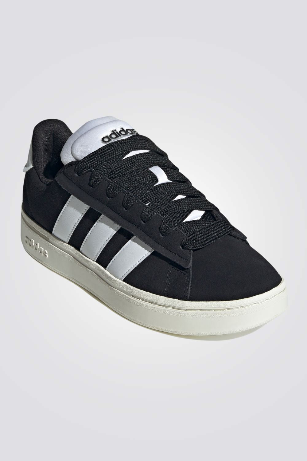 נעליים מבית המותג ADIDAS, בעלות מדרס פנימי בטכנולוגית Cloudfoam  שעוטף את הרגל ברכות בלתי מתפשרת מהצעד הראשון. סולייה חיצונית שמספקת אחיזה מלאה בקרקע