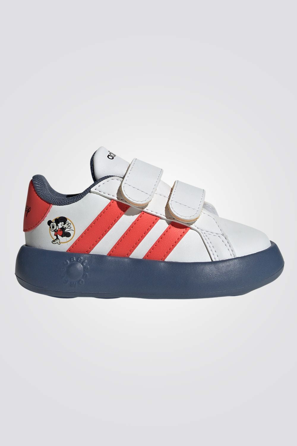 נעליים מבית המותג ADIDAS, בעלות ריפוד פנימי שעוטף את הרגל בכל צעד . סולייה חיצונית מצוידת בEVA שמספקת אחיזה מלאה בקרקע. רצויעות עליונות בסגירת סקוטש להתאמה מושלמת.נעלי הספורט של אדידס לתינוקות מיועדות להידוק קל. מוצר זה כולל לפחות 20% חומרים ממוחזרים. על ידי שימוש חוזר בחומרים שכבר נוצרו, אנו עוזרים להפחית את הפסולת ואת ההסתמכות שלנו על משאבים סופיים ולהפחית את טביעת הרגל של המוצרים שאנו מייצרים