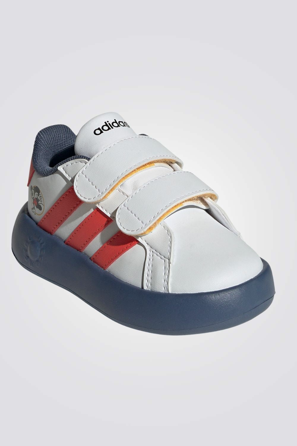 נעליים מבית המותג ADIDAS, בעלות ריפוד פנימי שעוטף את הרגל בכל צעד . סולייה חיצונית מצוידת בEVA שמספקת אחיזה מלאה בקרקע. רצויעות עליונות בסגירת סקוטש להתאמה מושלמת.נעלי הספורט של אדידס לתינוקות מיועדות להידוק קל. מוצר זה כולל לפחות 20% חומרים ממוחזרים. על ידי שימוש חוזר בחומרים שכבר נוצרו, אנו עוזרים להפחית את הפסולת ואת ההסתמכות שלנו על משאבים סופיים ולהפחית את טביעת הרגל של המוצרים שאנו מייצרים