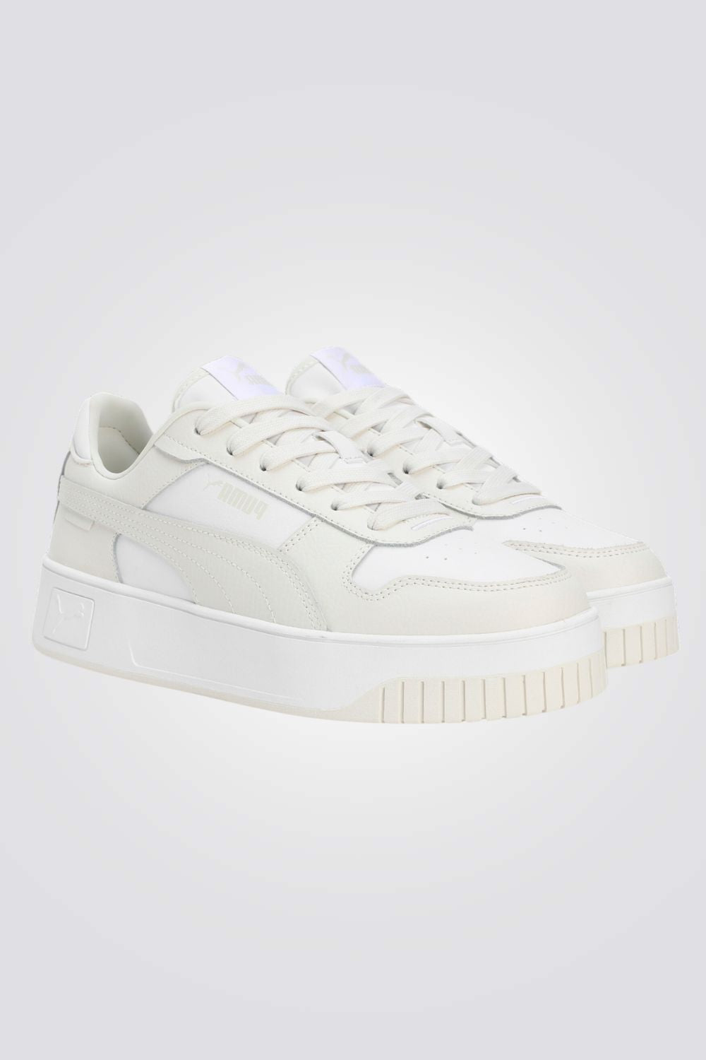 נעליים מבית המותג PUMA, בעלות מדרס פנימי בטכנולוגית SoftFoam+ שעוטף את הרגל ברכות בלתי מתפשרת. סולייה חיצונית שמספקת אחיזה מלאה בקרקע לאורך כל היום.