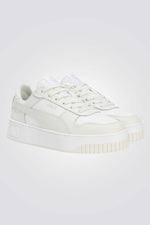 נעליים מבית המותג PUMA, בעלות מדרס פנימי בטכנולוגית SoftFoam+ שעוטף את הרגל ברכות בלתי מתפשרת. סולייה חיצונית שמספקת אחיזה מלאה בקרקע לאורך כל היום.