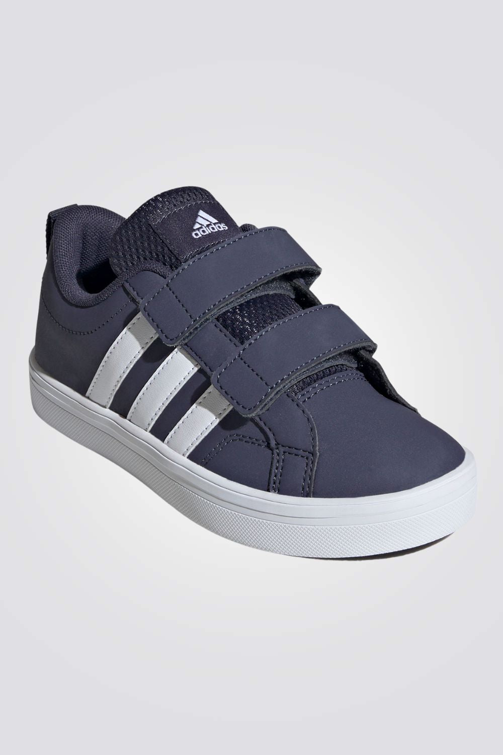 נעליים מבית המותג ADIDAS, בעלות מדרס פנימי שמספק נוחות מלאה ומעטםת רכה בכל צעד שלהם. סולייה חיצונית מגומי שמאפשרת אחיזה מלאה בקרקע בצעדים הראשונים. רצועות עליונות בסגירת סקוטש להתאמה מושלמת.